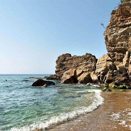 T2 Calme Proche Plage Bonporteau Avec Clim Et Parking Cavalaire-sur-Mer Bagian luar foto